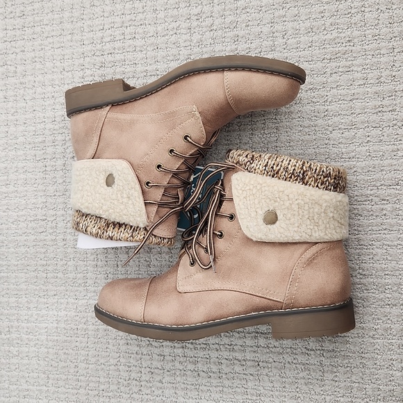 New Cliffs Ankle Booties - Picture 3 of 5